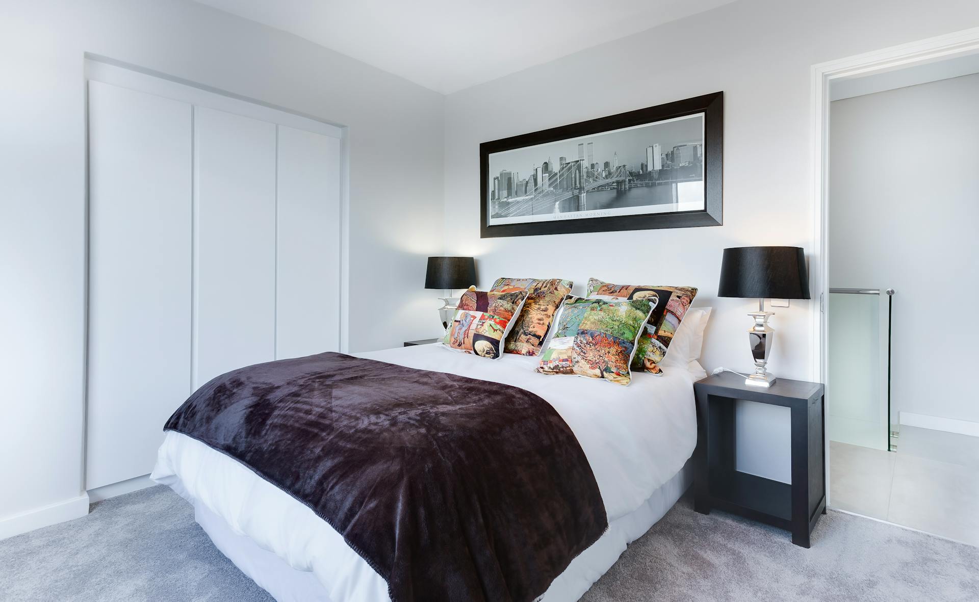 Détail chambre, linge en lin lavé écru